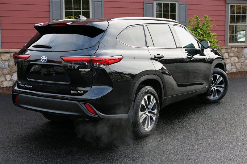 used 2022 Toyota Highlander car, priced at $37,900
