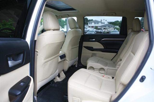 used 2017 Toyota Highlander Hybrid car, priced at $25,900