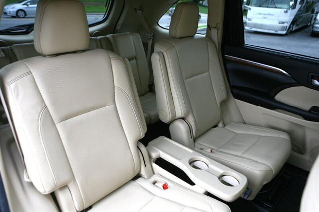 used 2017 Toyota Highlander Hybrid car, priced at $25,900