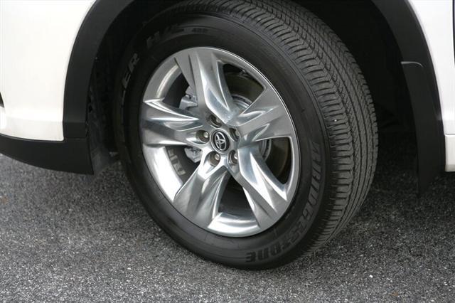used 2017 Toyota Highlander Hybrid car, priced at $25,900