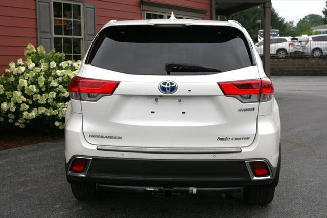 used 2017 Toyota Highlander Hybrid car, priced at $25,900