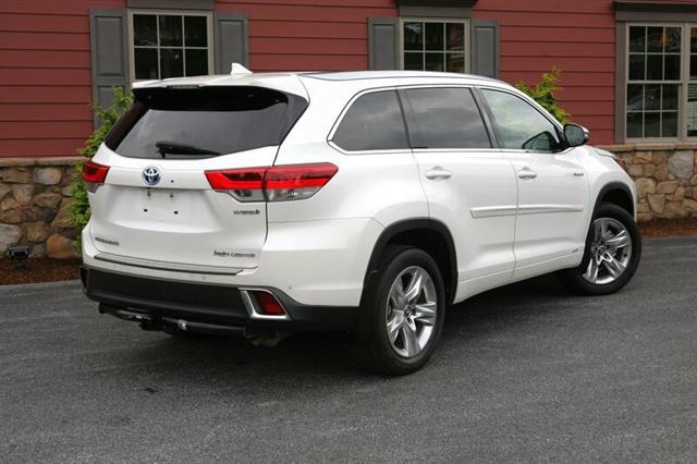 used 2017 Toyota Highlander Hybrid car, priced at $25,900
