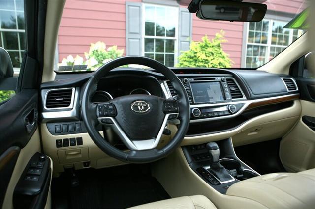 used 2017 Toyota Highlander Hybrid car, priced at $25,900