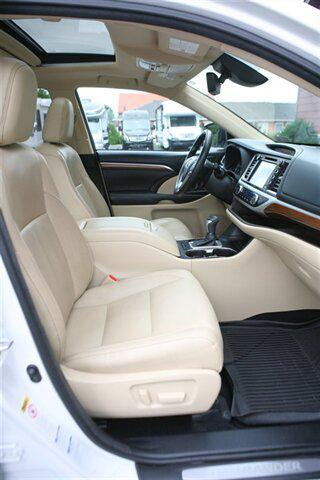 used 2017 Toyota Highlander Hybrid car, priced at $25,900