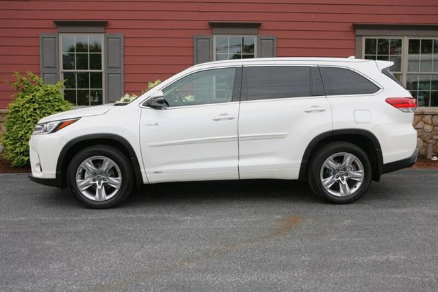 used 2017 Toyota Highlander Hybrid car, priced at $25,900