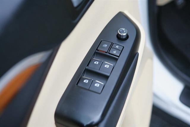 used 2017 Toyota Highlander Hybrid car, priced at $25,900