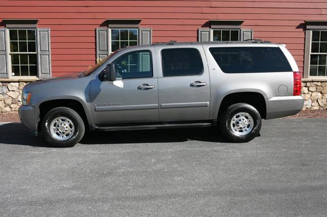 used 2007 Chevrolet Suburban car, priced at $22,900