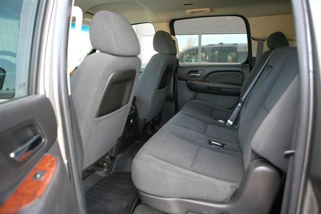 used 2007 Chevrolet Suburban car, priced at $22,900