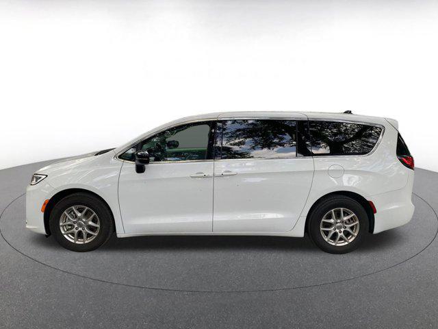 used 2024 Chrysler Pacifica car, priced at $35,105
