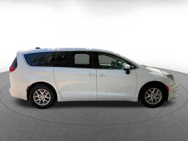 used 2024 Chrysler Pacifica car, priced at $35,105