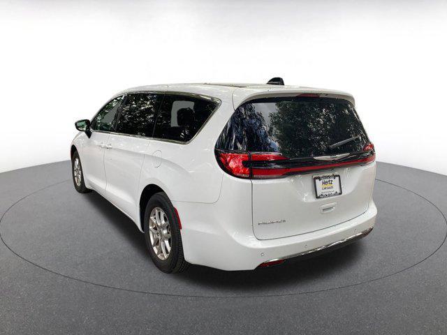 used 2024 Chrysler Pacifica car, priced at $35,105