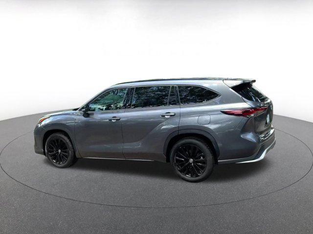 used 2024 Toyota Highlander car, priced at $41,794