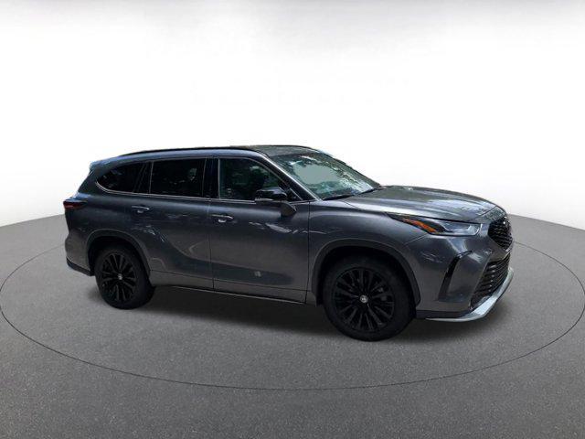 used 2024 Toyota Highlander car, priced at $41,794