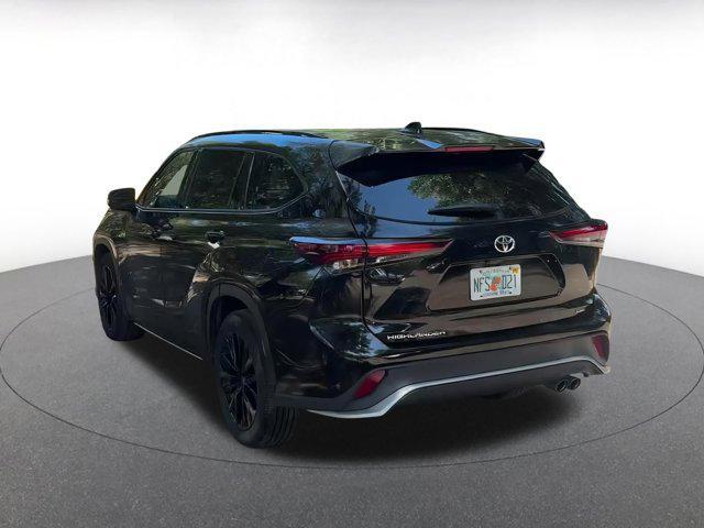 used 2024 Toyota Highlander car, priced at $40,241