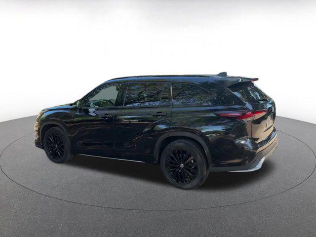 used 2024 Toyota Highlander car, priced at $40,241