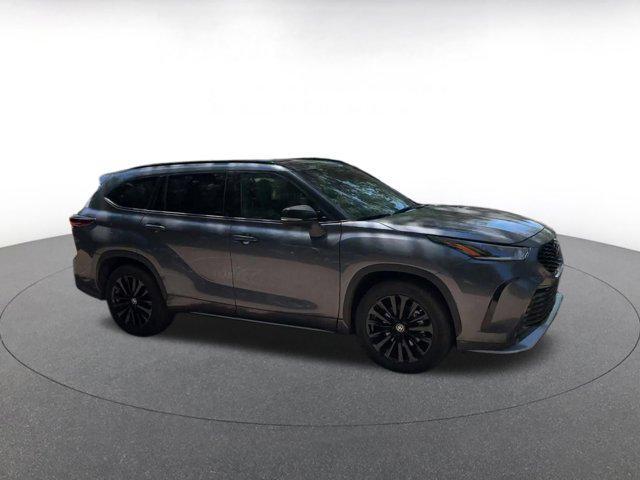 used 2024 Toyota Highlander car, priced at $39,572
