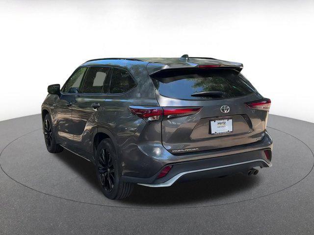 used 2024 Toyota Highlander car, priced at $39,572