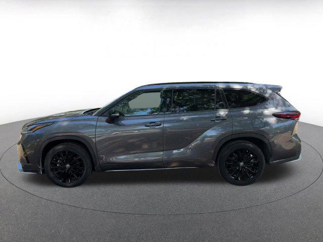 used 2024 Toyota Highlander car, priced at $39,572