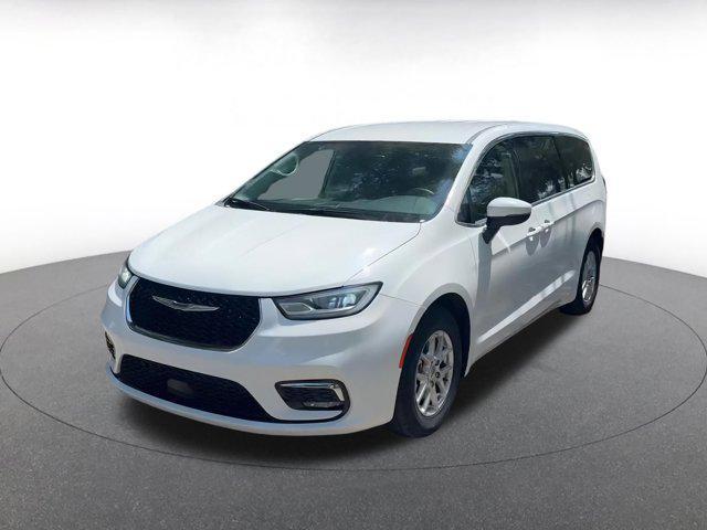 used 2023 Chrysler Pacifica car, priced at $23,507