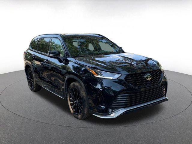used 2024 Toyota Highlander car, priced at $41,007