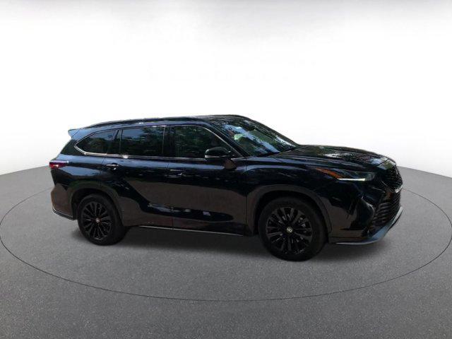 used 2024 Toyota Highlander car, priced at $41,007
