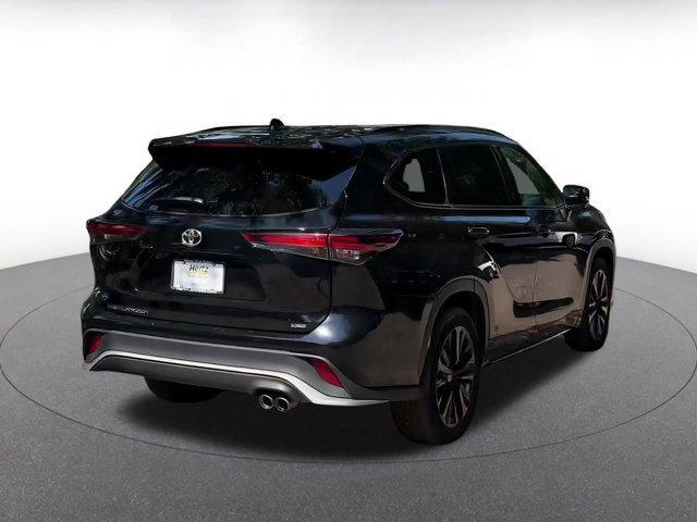 used 2024 Toyota Highlander car, priced at $41,007