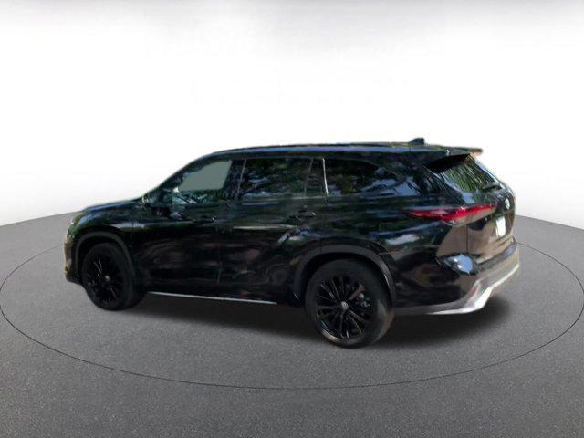 used 2024 Toyota Highlander car, priced at $41,007