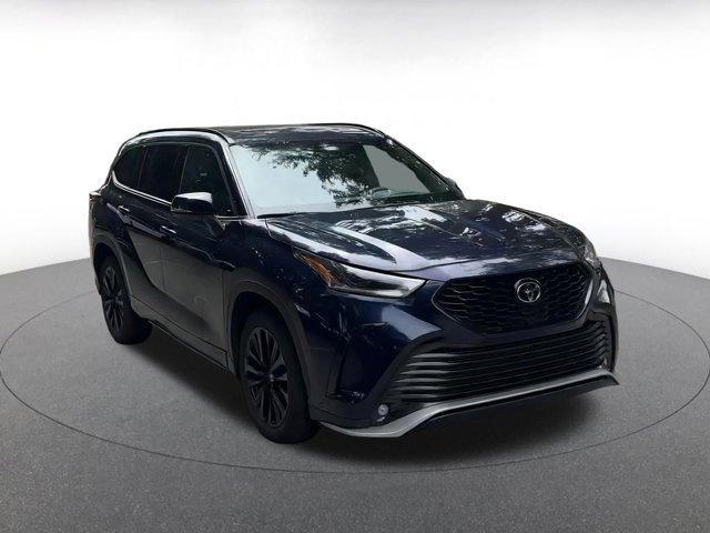 used 2024 Toyota Highlander car, priced at $42,499