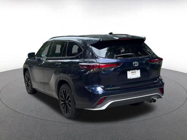 used 2024 Toyota Highlander car, priced at $42,499