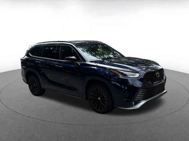 used 2024 Toyota Highlander car, priced at $42,499