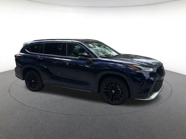 used 2024 Toyota Highlander car, priced at $42,499