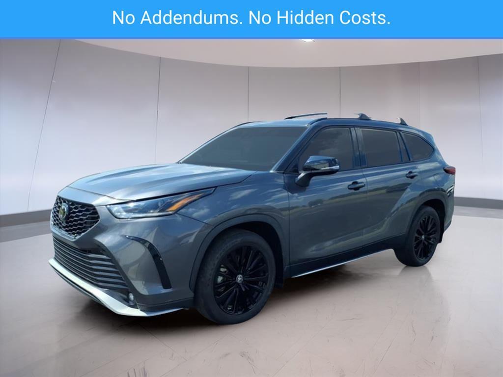 used 2023 Toyota Highlander car, priced at $33,999