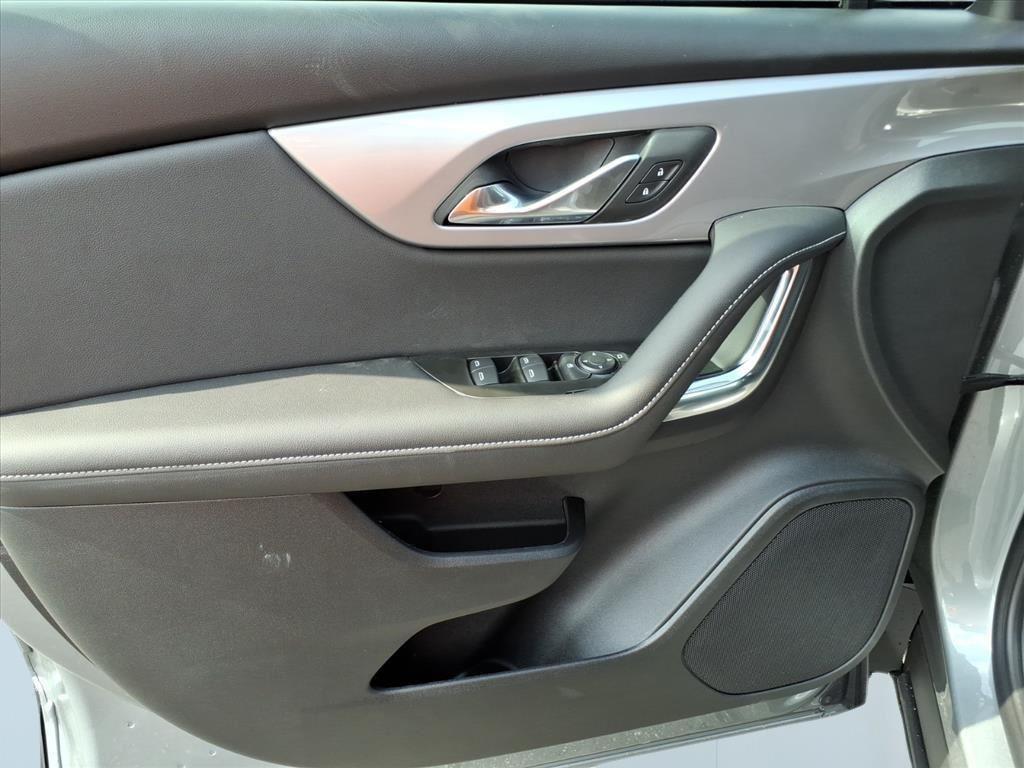 new 2025 Chevrolet Blazer car, priced at $34,374