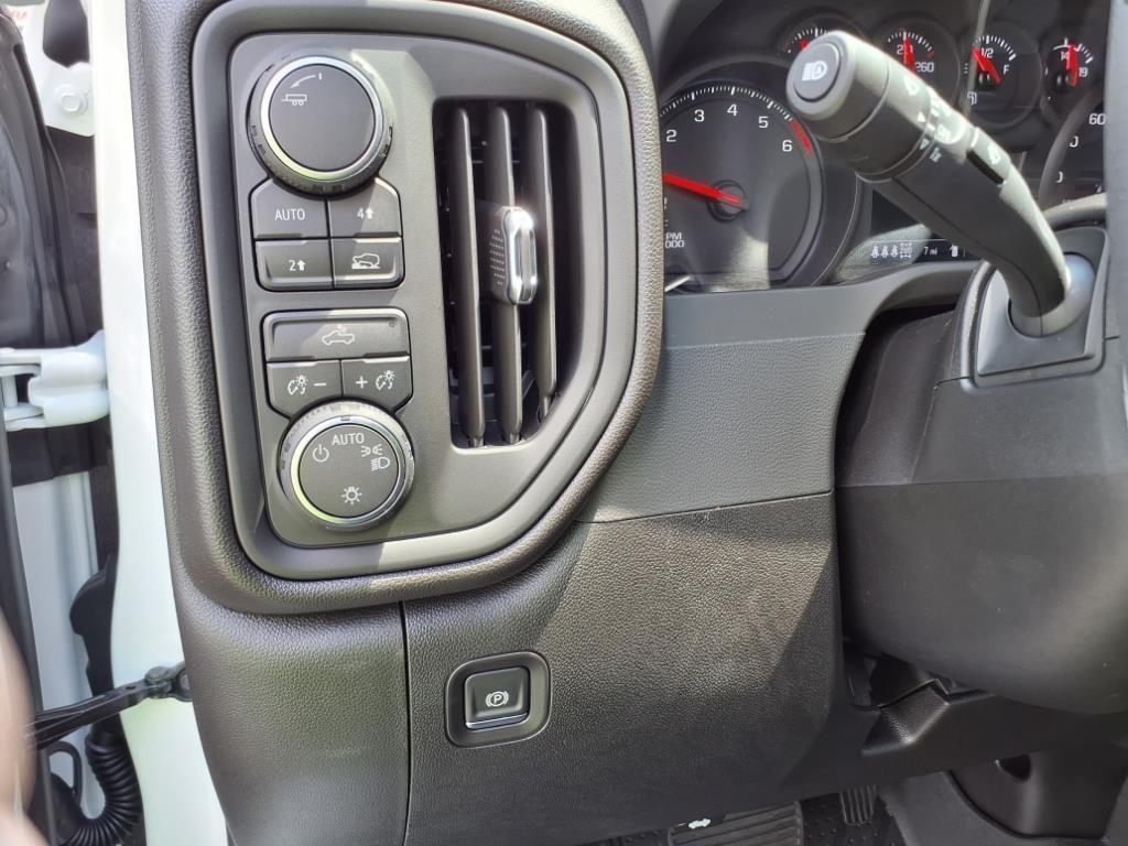 new 2025 Chevrolet Silverado 1500 car, priced at $42,813