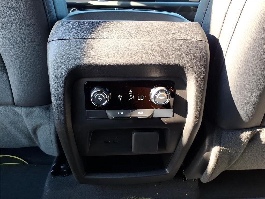 new 2026 Chevrolet Traverse car, priced at $43,940