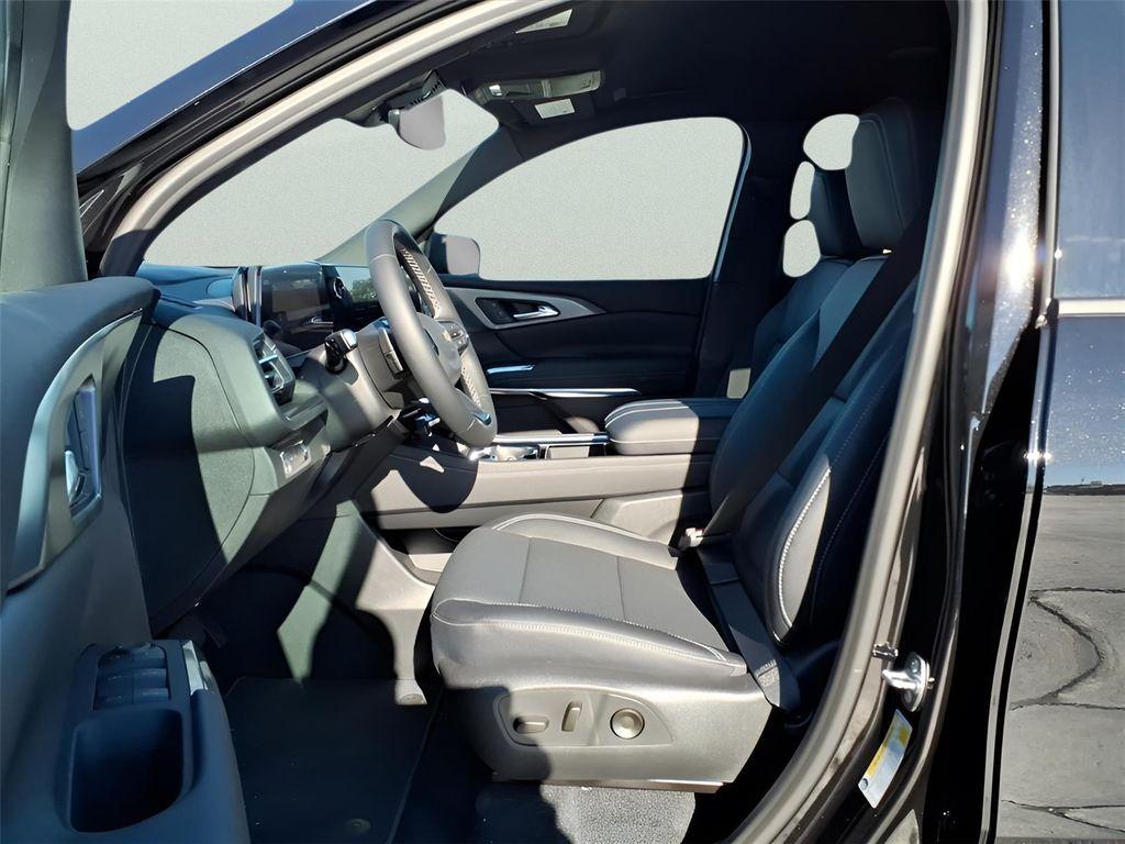 new 2026 Chevrolet Traverse car, priced at $43,940