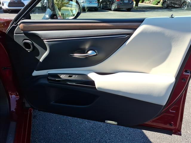 new 2025 Lexus ES 300h car, priced at $50,739