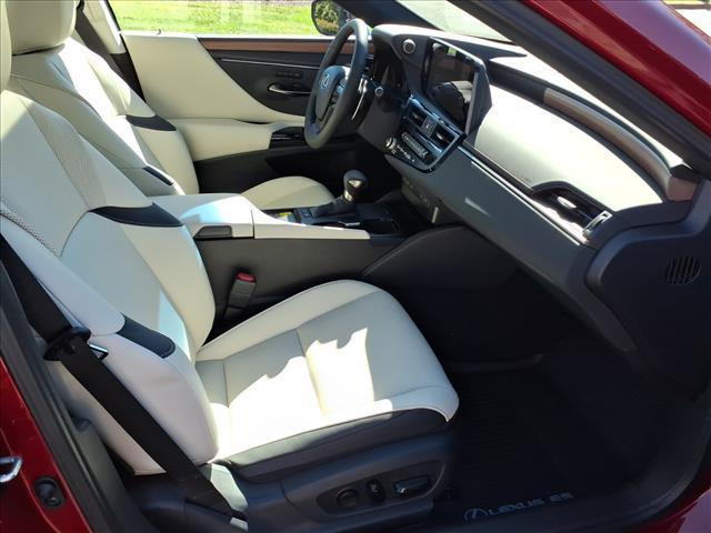 new 2025 Lexus ES 300h car, priced at $50,739