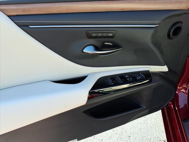 new 2025 Lexus ES 300h car, priced at $50,739