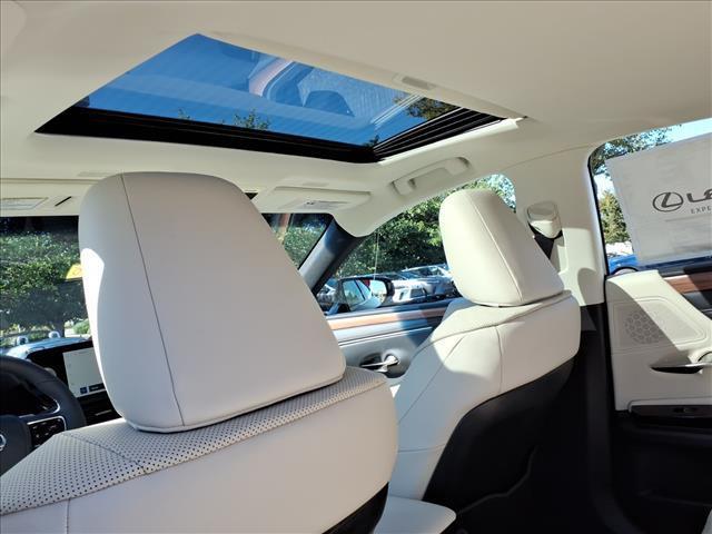 new 2025 Lexus ES 300h car, priced at $50,739