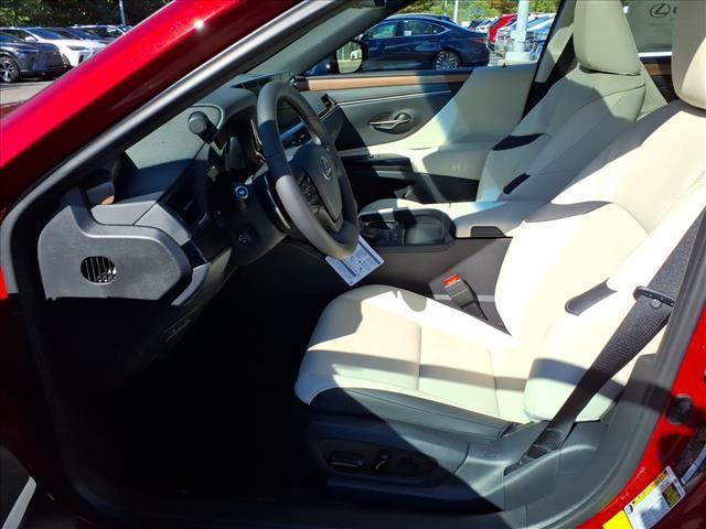 new 2025 Lexus ES 300h car, priced at $50,739