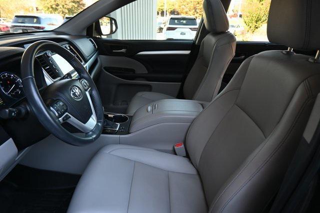 used 2019 Toyota Highlander car, priced at $26,879