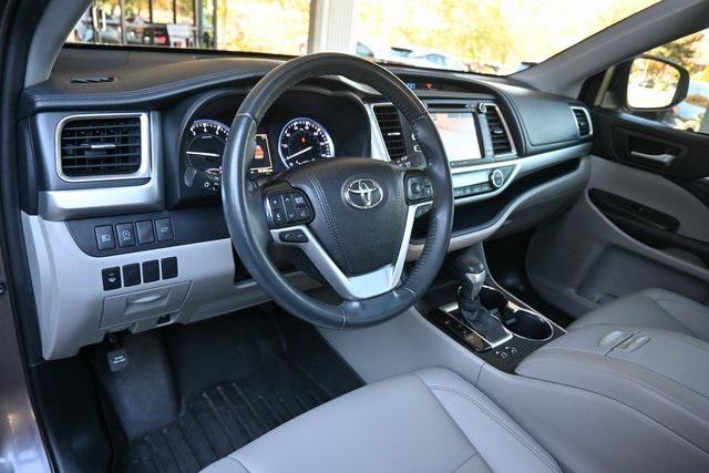 used 2019 Toyota Highlander car, priced at $26,879