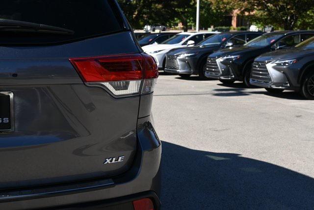 used 2019 Toyota Highlander car, priced at $26,879