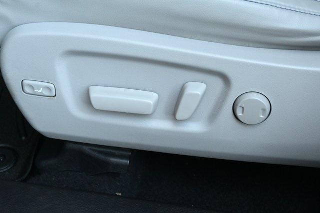 used 2019 Toyota Highlander car, priced at $26,879