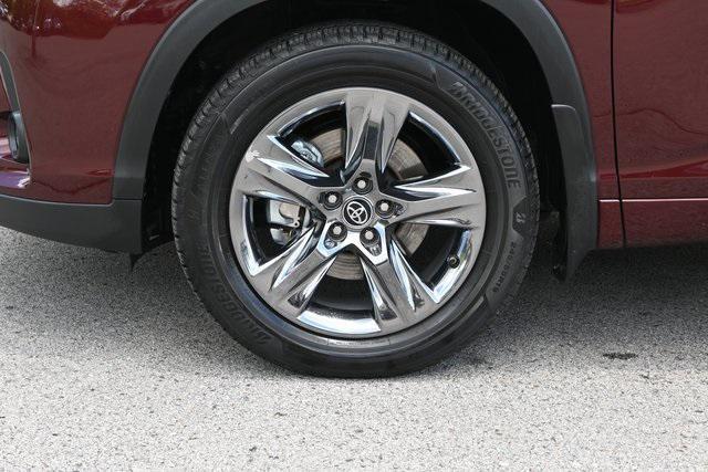 used 2019 Toyota Highlander car, priced at $33,752