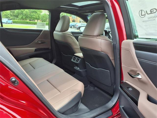 new 2025 Lexus ES 300h car, priced at $50,420