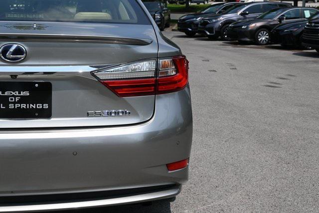 used 2017 Lexus ES 300h car, priced at $22,431