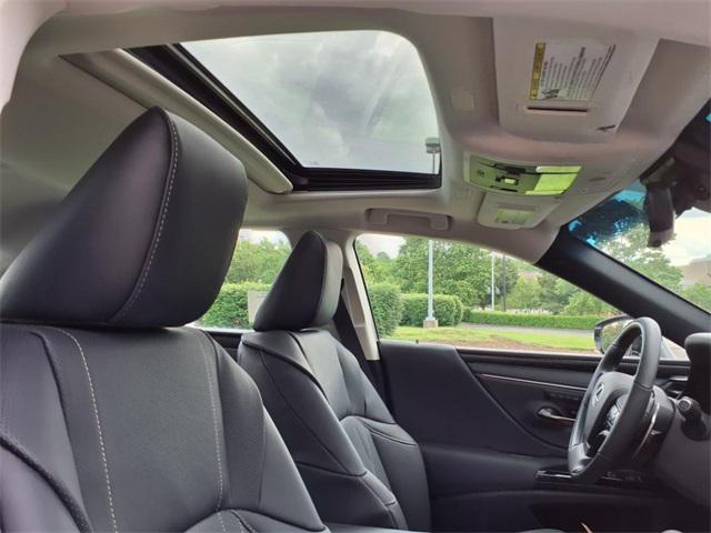 new 2025 Lexus ES 300h car, priced at $54,254