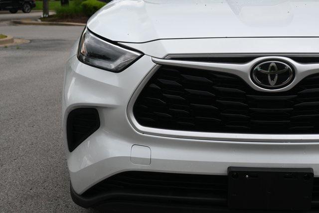 used 2022 Toyota Highlander car, priced at $28,701